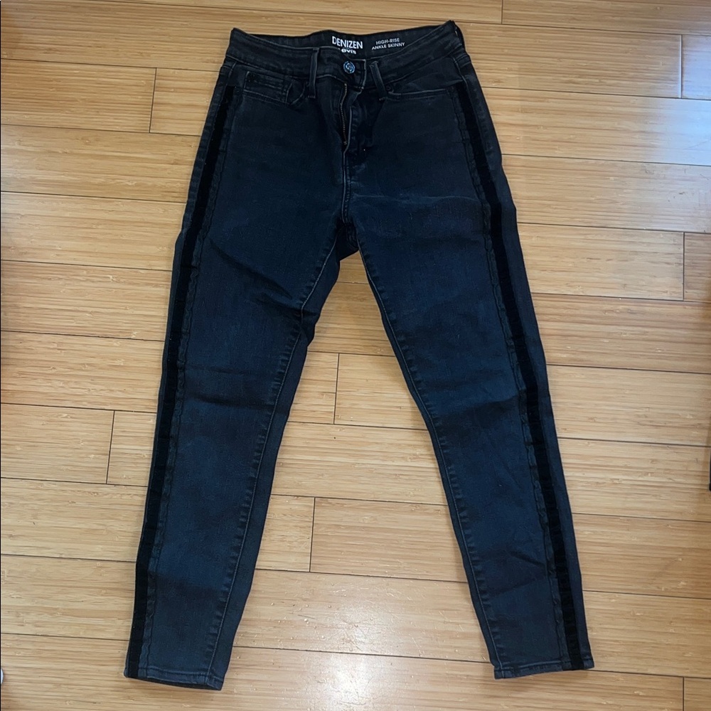Levi's Women's Dark Denim Skinny Jeans